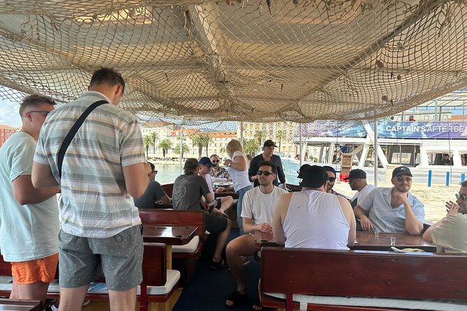 Split private boat tour for a groups up to 42 people - On board: WiFi, JBL karaoke, snacks, and a stocked bar