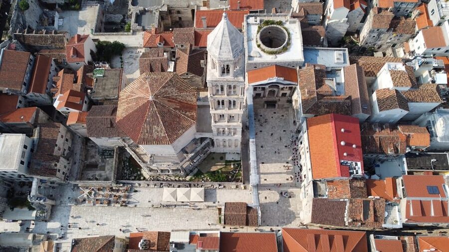 Split: Private Walking Tour for Families with kids (5-17y) - The sweet ending: chocolate and local sweets included