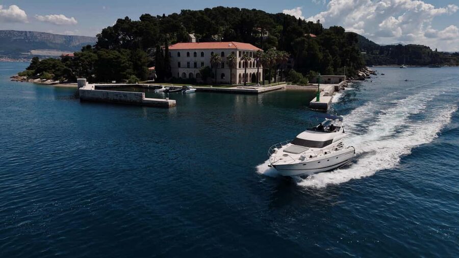 Split: Private Yacht Day Trip - How the Hidden-Bay Day Feels in Real Time