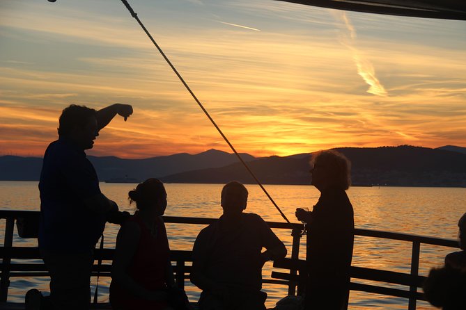 Split Sunset Cruise With Live Music - Timing by season: choose the departure that matches your sunset mood