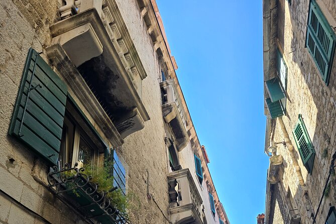 Split Through the Ages: History, Culture and Local Flavors Tour - Nadalina cokolada: artisan chocolate inside the palace walls