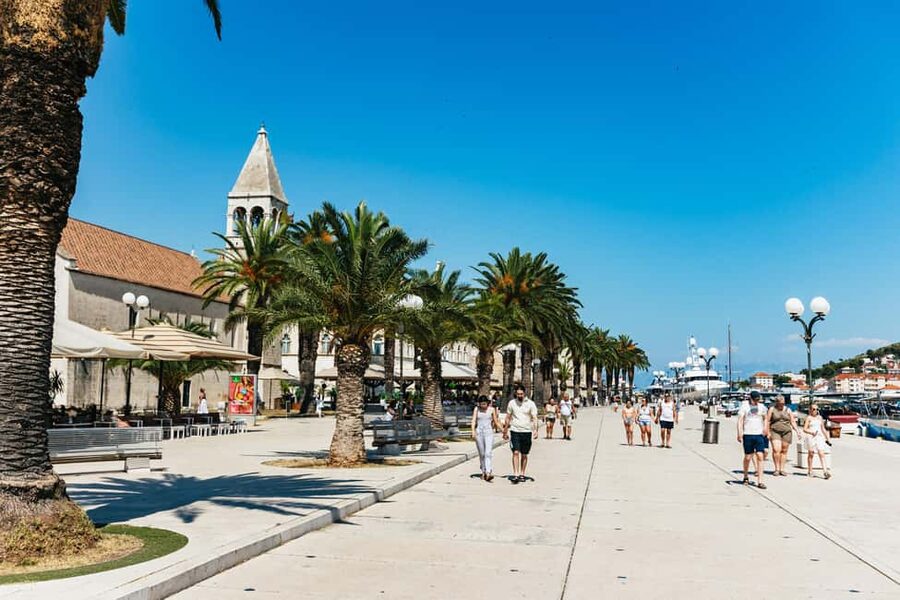 Split/Trogir: Blue Lagoon and 3 Islands Speedboat Tour - Maslinica on Šolta: a quieter village break and more swim time