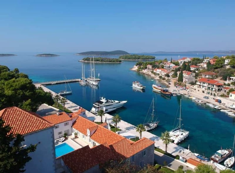 Split/Trogir: Trogir, Blue Lagoon, and Solta Speedboat Trip - Maslinica on Šolta: Fishing Village Vibes for Lunch