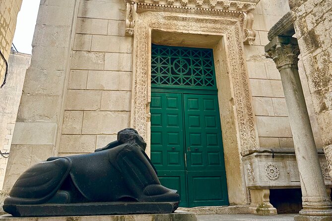 Split Walking Tour - Vestibulum and Temple of Jupiter: Roman ceremony, Christian reuse, and singer-friendly acoustics