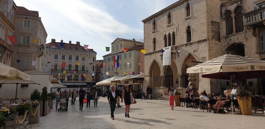 Split: Walking tour of Split with a 'Magister' of History - Silver and Golden Gates: Venetian and medieval layers at street level