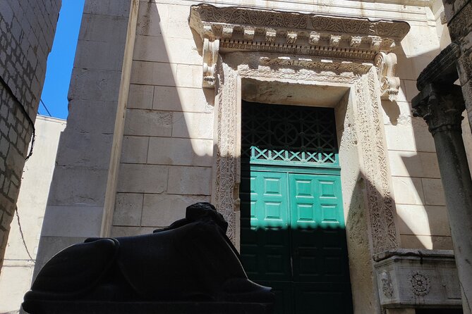 Split Walking Tour with a Licensed Local Guide - Photos and Instagram spots, without turning the walk into a photo shoot