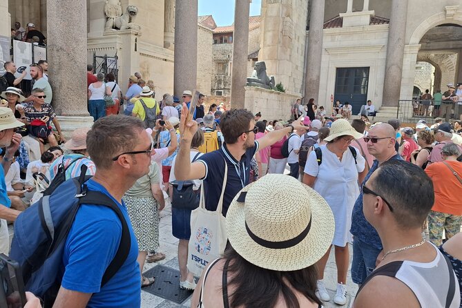 Top-Rated Split Game of Thrones and History City Walk - Dracarys! - Vestibulum scenes with Unsullied action and live Dalmatian singing