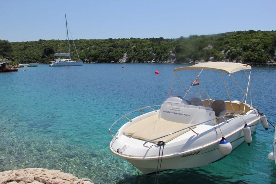 Trogir and Split Private Blue Lagoon & Šolta 3 Islands Tour - Maslinica on Šolta: Becoming an Islander for the Day