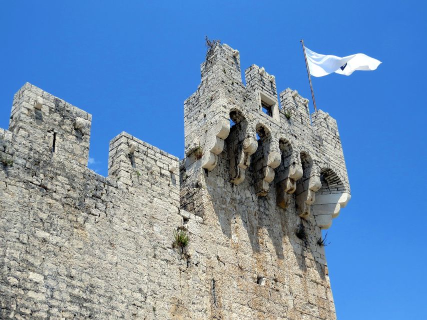 Trogir Old Town Walking Tour - Entering Trogir: 2,300 years in a 60-minute walking loop