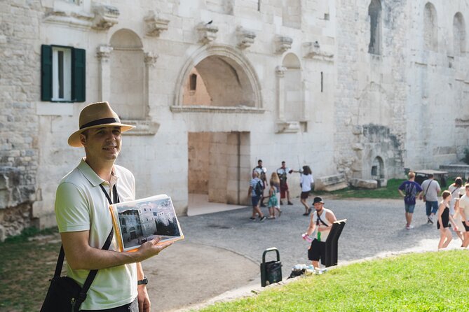 Walking Tour of Split with a 'Magister' of History - Vestibulum and noble palaces: the Palace as someone’s home