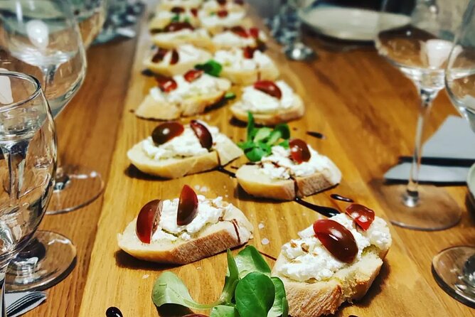 Zinfandel Wine Tasting & Storytelling with Dalmatian Food - Small group size: why 16 people is a sweet spot